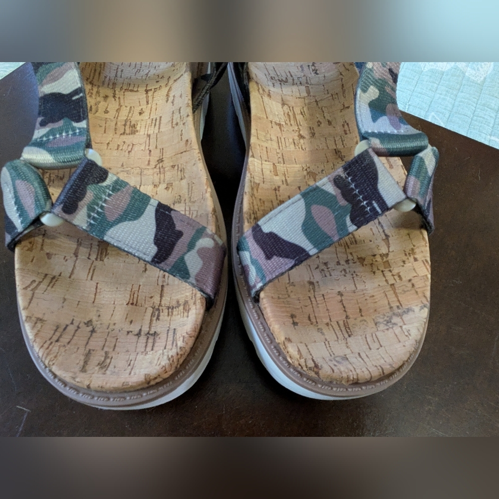 Esprit Camouflage Cork Platform Sandals. Size 8. - Picture 5 of 10